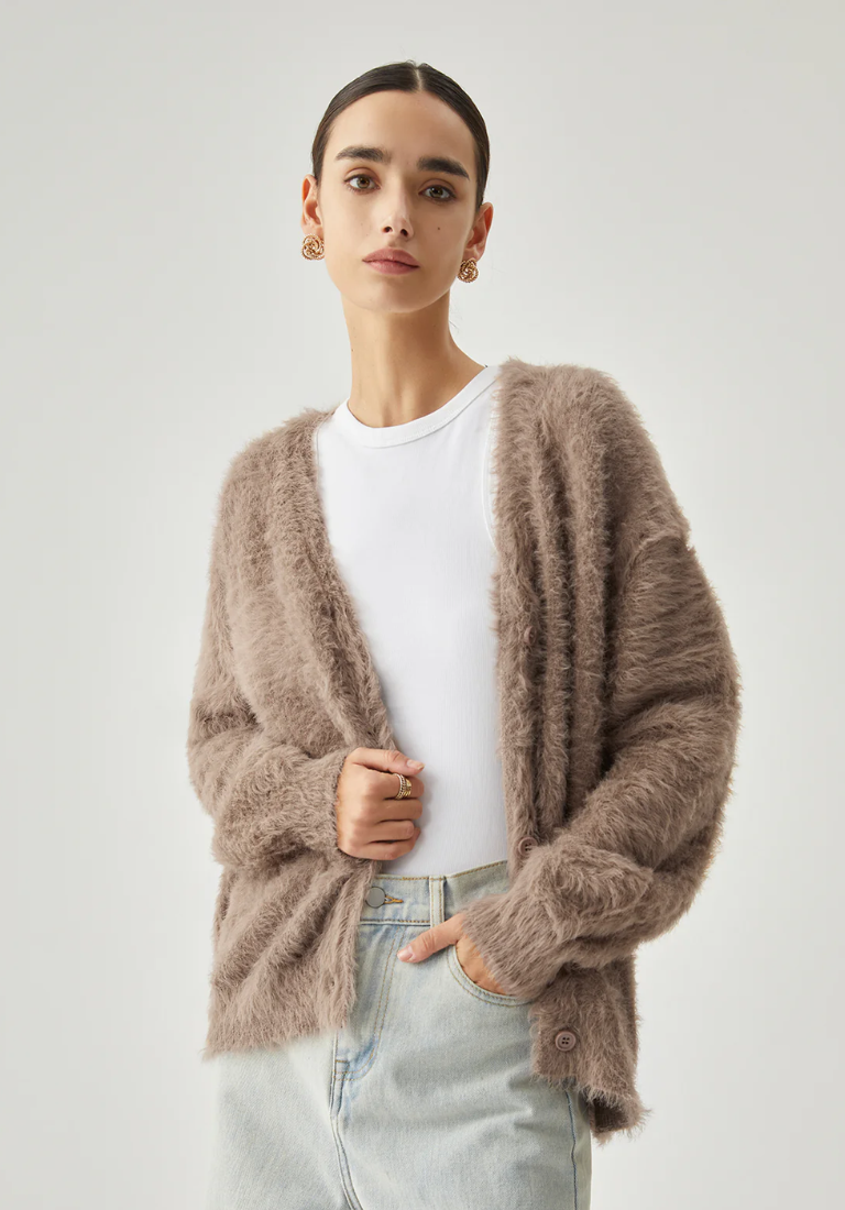 Fuzzy cardigan med knäppning