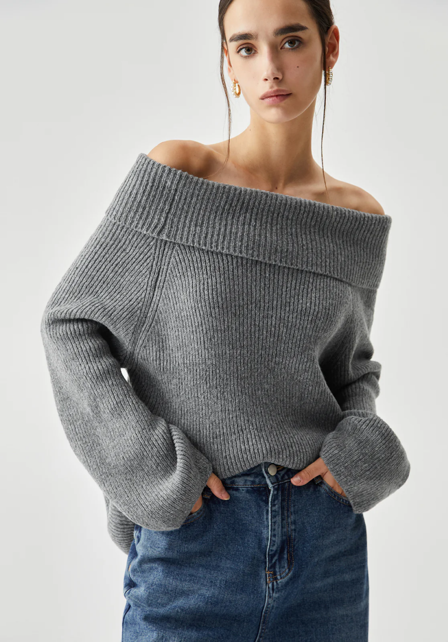 Stickad off-shoulder tröja